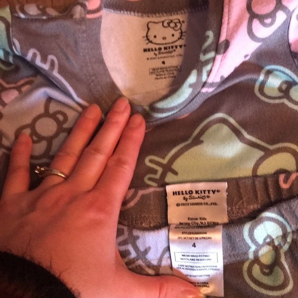 Girls size 4 pjs - Picture 3 of 6